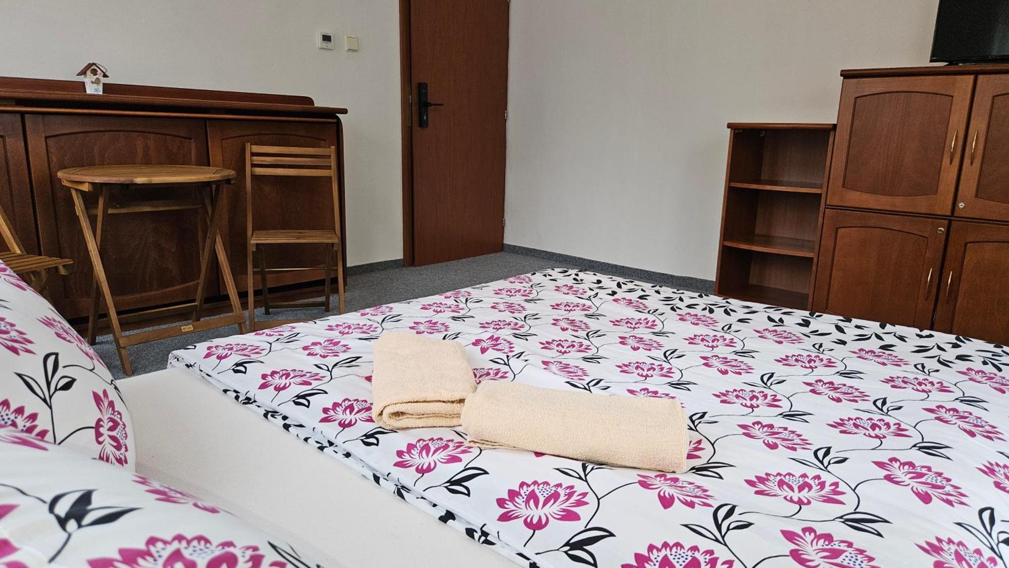 U Pohody Hotel Kovarska Ngoại thất bức ảnh